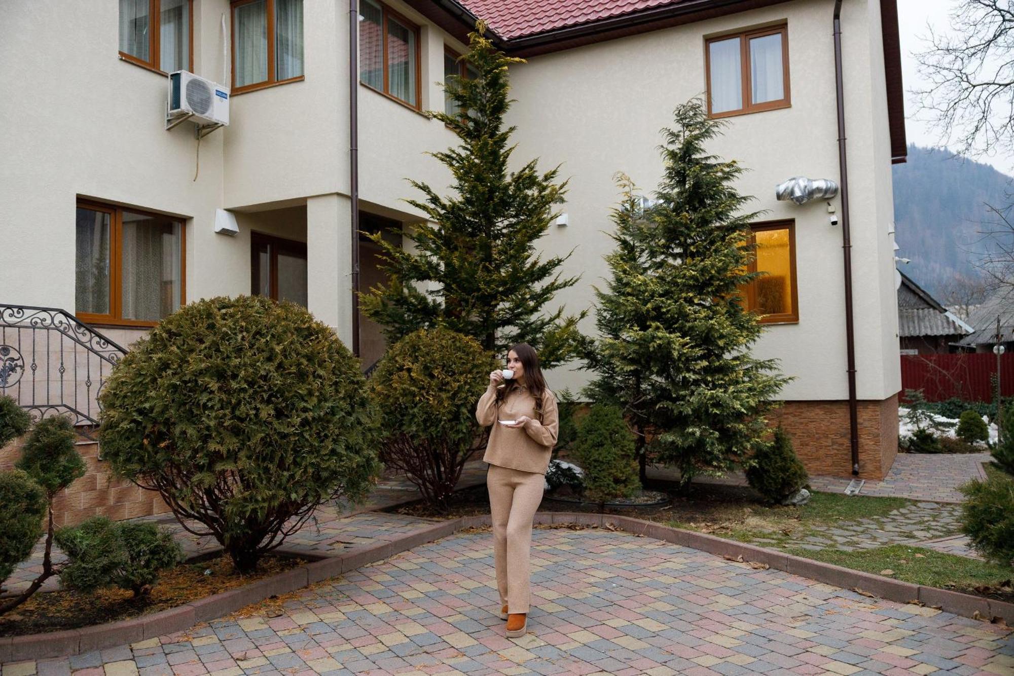 Gostyniy Dvir Synevir Hotel Synevyr Exterior foto
