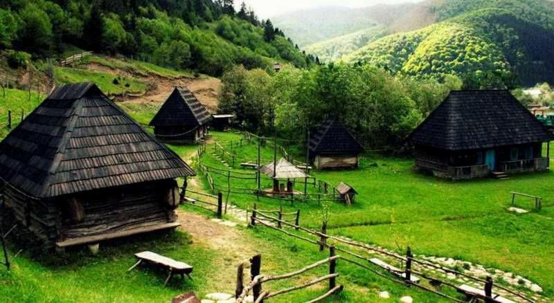 Gostyniy Dvir Synevir Hotel Synevyr Exterior foto