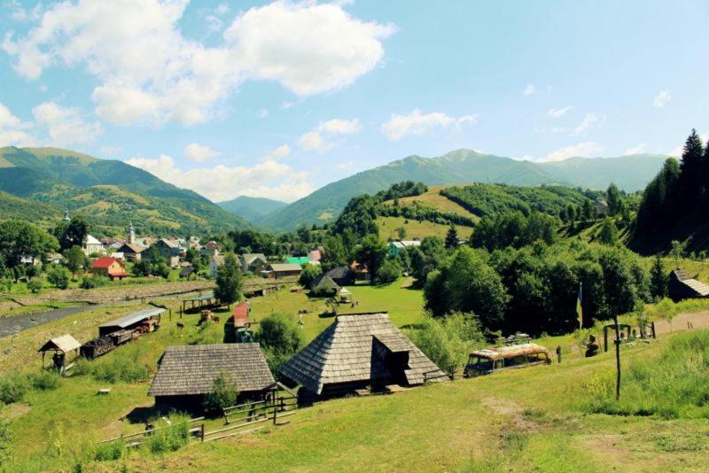 Gostyniy Dvir Synevir Hotel Synevyr Exterior foto